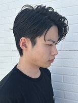 ヒュイル バイ ニアウ(Hwyl by Niau) メンズセンターパートジェントルショートニュアンスパーマ眉毛