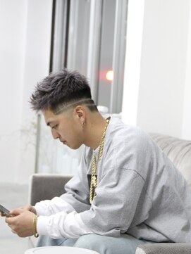 シンディ(Shindy) スパイキーショート×アートフェード×シルバーグレー