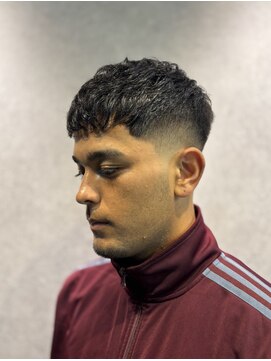 フジヤマバーバーショップ アジト(FUJIYAMA BARBER SHOP ajito) ローフェード×クロップ