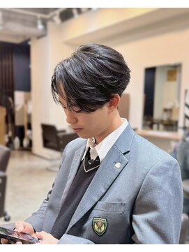 メラク(Merak) ナチュラルセンターパートマッシュ／清潔感メンズショート