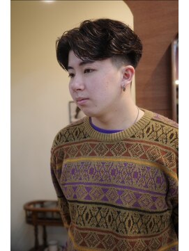 エディ(Edy) センターパート刈り上げニュアンスパーマコンマバング眉毛カット