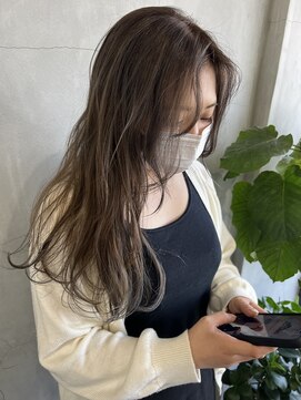 ティティ(TiTi) 小顔見せオルチャンヘア/ラベージュ/チークバングくびれ カール