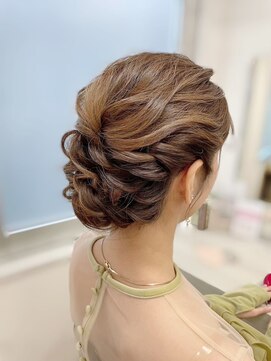 マイクローゼット(my closet) 結婚式のアップスタイルの定番　編み込みxシニヨン