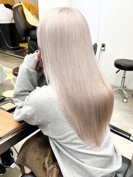 リラ バイ ミラ 新宿(LILA by MILA) ハイトーンこなれミディ/うる艶髪質改善トリートメント/ 新宿