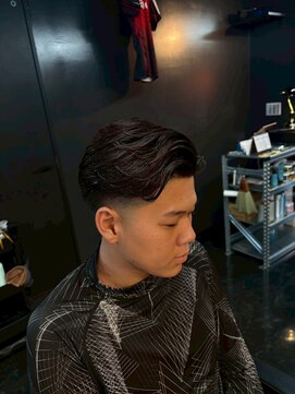 キングスマントーキョー 多摩センター2nd(KINGSMAN TOKYO) 七三分けツーブロック×フェード