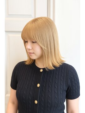 アロマ ヘアルーム 池袋店(AROMA hair room) 透明感ベージュカラー×外ハネミディアム大人可愛いヘアスタイル