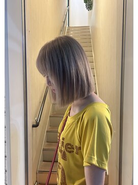 ニール 名古屋 伏見 丸の内(NEELU) ホワイトベージュカラー