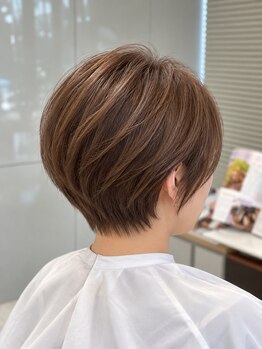 ル クール 宮内店(Le Coeur)の写真/丸みとすっきり襟足で、横顔まできれいに。骨格に合わせた、毎朝扱いやすい似合わせショート♪