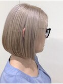 大人かわいい切りっぱなしボブ×ホワイトベージュカラー