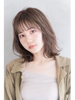 テイラー(Taylor)&nbsp;［Taylor］☆大宮 ミルクティーグレージュ×外はねミディ