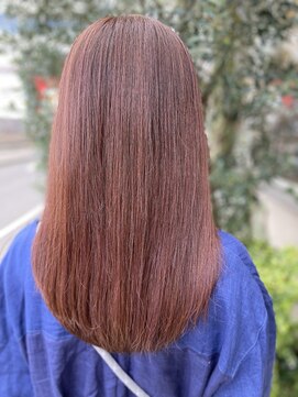 ピンキーウエスト 風にサラサラストレートヘア