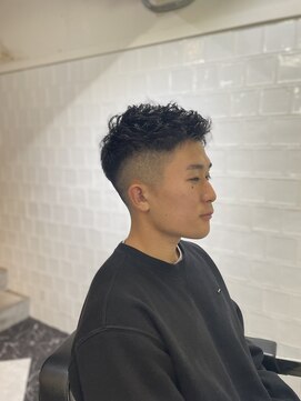 メリケンバーバーショップ フクオカ(MERICAN BARBERSHOP FUK) スパイラルショートかきあげフェード