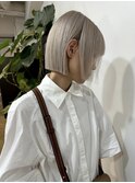 顎ラインボブとハイトーン_silky white ash_