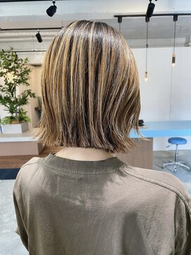 オアシス アン(oasis-un) ハイライト切りっぱなしボブ