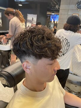 フランクスバーバー アンド ビアークラブ(FRANK'S BARBER and BEER CLUB) フェードカットスペインカールF