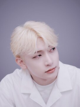 韓国ウルフ/センターパート/フェザーショート/ホワイトブロンド