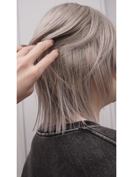 ヴァーディ オモテサンドウ(Vardy omotesando) beige/ホワイトベージュ  ハイトーンウルフ 表参道ブリーチ