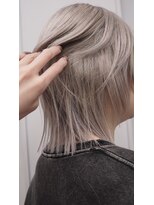 ヴァーディ オモテサンドウ(Vardy omotesando) beige/ホワイトベージュ ハイトーンウルフ 表参道ブリーチ