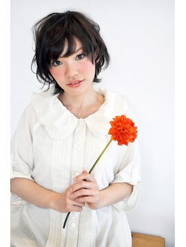 ヴィコロ(vicolo) 顔周りに柔らかいラウンド感ありのマッシュショート