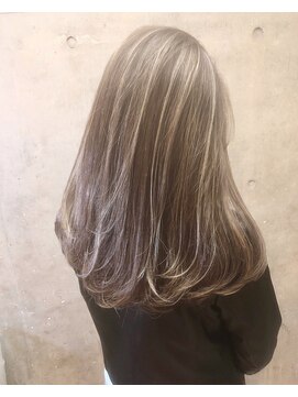 キー(key) グレージュ