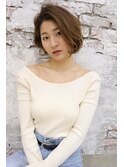 クールな印象が決めてのかき上げショートボブ
