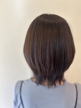 カット イン シルバー 大人ボブ