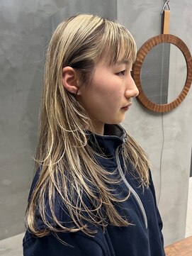 トゥコ(tuco) ウルフ　デザインカラー　ブリーチ　ローライト レイヤーカット