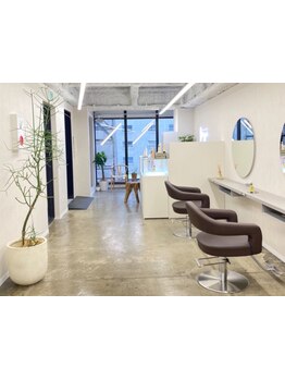 大型サロンが苦手な方におすすめ。CUTが上手い実力派こだわりサロン！洗練された雰囲気のstyleが大人気◇