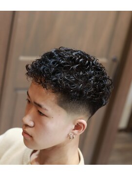 リルホビーズメンズグルーミング(Lil Hobbys Men's Grooming) 海外風ショートパーマ