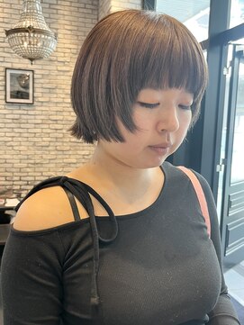 エン(YENN) ぱつっとラインでつくるボブ