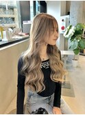 ベージュ