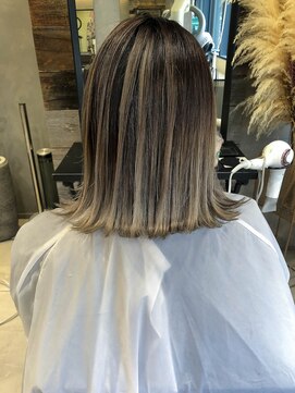 トルネード(TORNADO) 外国人風ロブ ハイライトバレイヤージュ グレージュエアタッチ