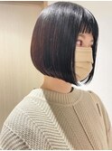 オン眉＆前下がりボブ