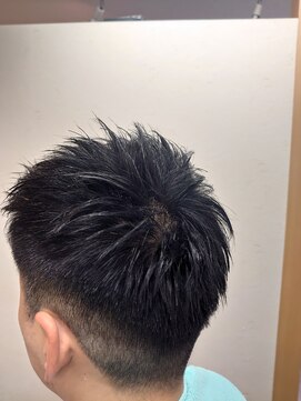 ヴェルデ シンバシ(VERDE SHINBASHI) ジェットモヒカン 束感 ショート アップバング フェードカット