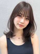 ロティー(loty)&nbsp;ミディアムレイヤー 顔周りカット 前髪 ブラウン 透明感カラー