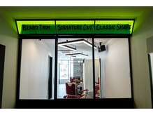 エイル(AILE)の雰囲気(BARBERはCUTだけじゃない。オトコをアゲる所。)