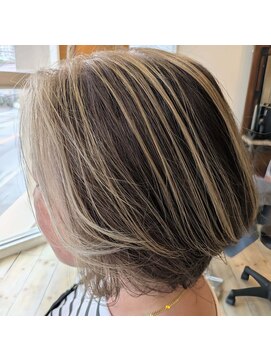 ビャッコ(Byakko) デザインカラー・ショートボブ