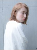 クリーミーベージュ 切りっぱなしボブ 外ハネ