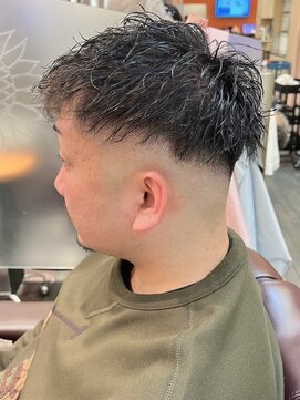 銀座マツナガ 浅草店 スキンフェード/ツイストスパイラルパーマ/アップバングマッシュ