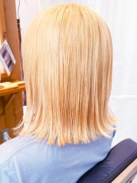 タイズ(ties) 20代30代ブリーチハイトーンカラー外はねミディアム肩ライン