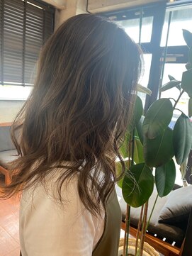 ナンバー 秋田店(N°) カーキベージュ