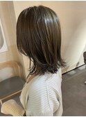 ベージュ くすみブラウン 外ハネミディアム