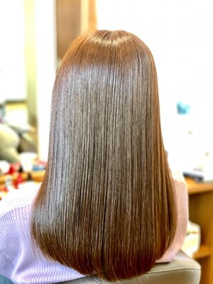 髪質改善で、憧れのストレートヘアに♪髪のダメージを最小限に抑えた施術で思わず触りたくなる仕上がりへ。