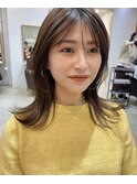 美髪小顔ミディアム流し前髪内巻きグレージュくびれヘア