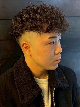 ディスイズバーバーセカンド(THIS IS BARBER 2nd) フェードカット スペインカール 刈り上げ メンズカット 20代