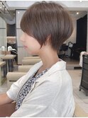 大人可愛い耳かけショートボブダークアッシュブラウン毛先パーマ