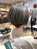 サラ(sarah)&nbsp;ショートヘアハーフハイライト