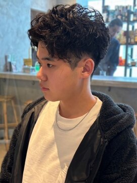 メンズサロン ブロック(Men's Salon bloc) ツーブロック 黒髪 ツイストスパイラルパーマ モテ髪 束感