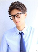 スーツ短髪ツーブロック束感モテる黒髪シークレットパーマ流行