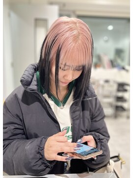 ナナ(NANA) ピンク/ブラック/ルーツカラー/デザイン/ケアブリーチ